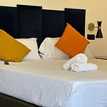 Malaga City Suites 2*